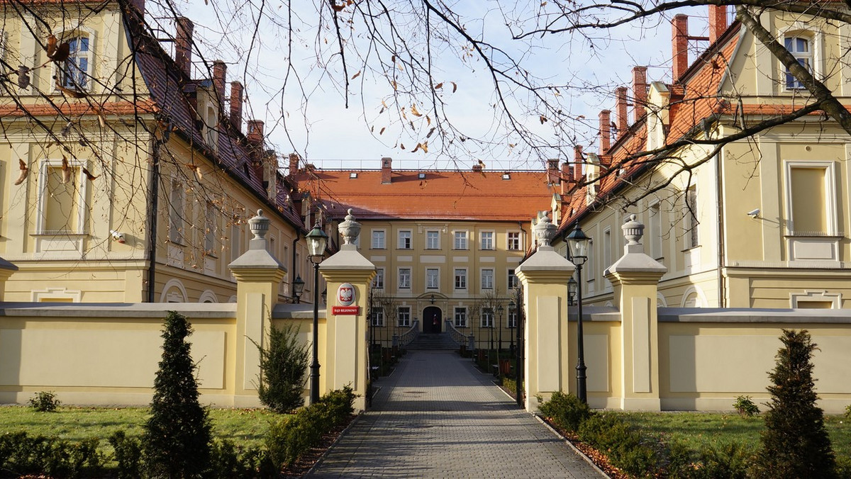 Katarzyna Krawczyk-Mandrak, która z podejrzeniem COVID-19 przebywała w szpitalu jednoimiennym w Gliwicach. Według kierownictwa sądu, nic nie wskazuje na to, by sędzia zaraziła się w pracy.