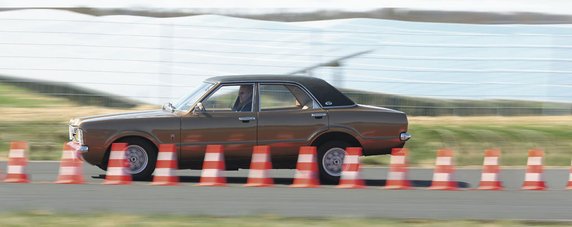 Ford Taunus - wyzywa rywali na pojedynek