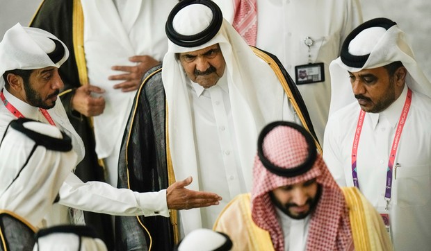 Hamad Bin Kalifa al Tani (C)
