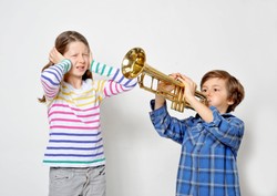 Najgorsze prezenty, które możesz podarować dzieciom znajomych. Wystrzegaj się tych rzeczy