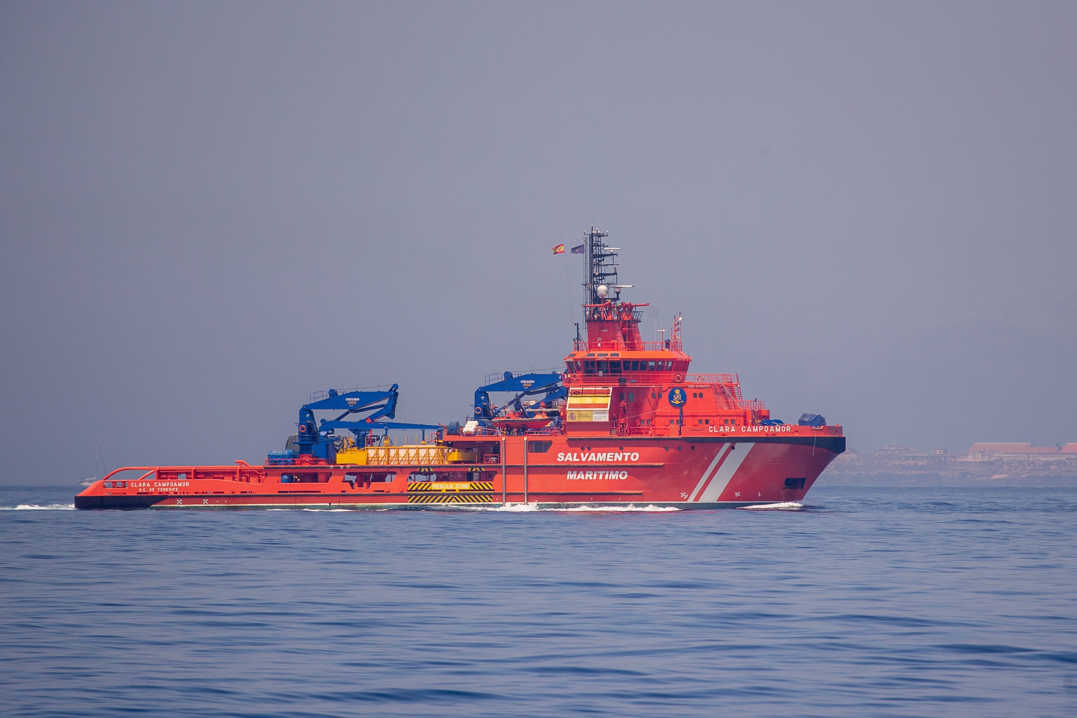 Tripulación del 'Chanquete IV' desaparece en el Estrecho: la borrasca paraliza el rescate