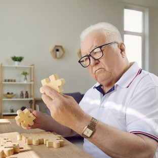 Mi az Alzheimer-kór? Tünetek, okok, kezelések
