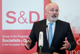 Timmermans i Boni w PE: Trzeba bronić w UE liberalnej demokracji