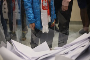 PKW: Frekwencja wyborcza na godz. 12 wyniosła 22,59 procent