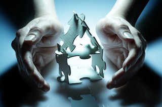 Podatek bankowy uderzy także w ubezpieczonych?