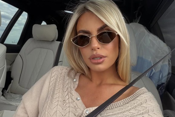 Ivona se udala za 12 godina starijeg pevača: Rodila mu dvoje dece, a sada blista u 30. nedelji trudnoće (Foto)