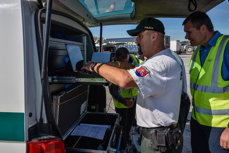 Policajti majú zo zákona právo i na rôzne príplatky a finančné náhrady.