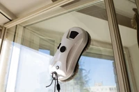 Tanie roboty do mycia okien. Nie tylko na jesienne porządki