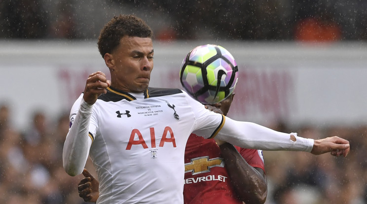 Dele Alli (fehérben) nem lőtt gólt a MU-nak, de így is emlékezetessé tette a meccset /Fotó: AFP