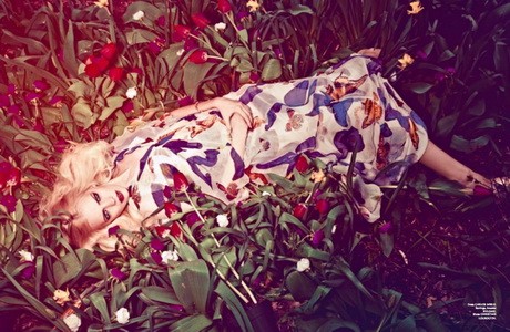 A Virgine magazin divatanyagában, fotó: Rony Shram