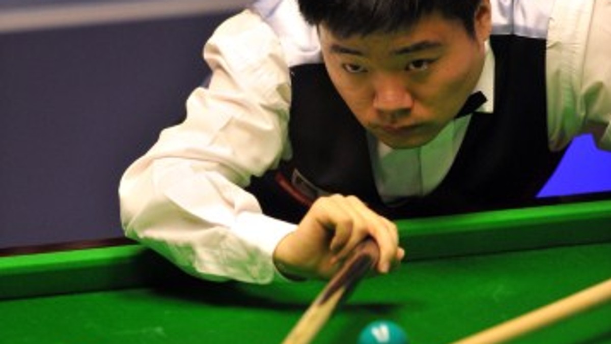 Sobotnie zmagania w szkockim Ravenscraig okazały się niezwykle pomyślne dla dwóch najwyżej sklasyfikowanych snookerzystów z Chin. Ding Junhui i Liang Wenbo zgodnie wywalczyli przepustki do niedzielnych gier najlepszej szesnastkach trwających zawodów.