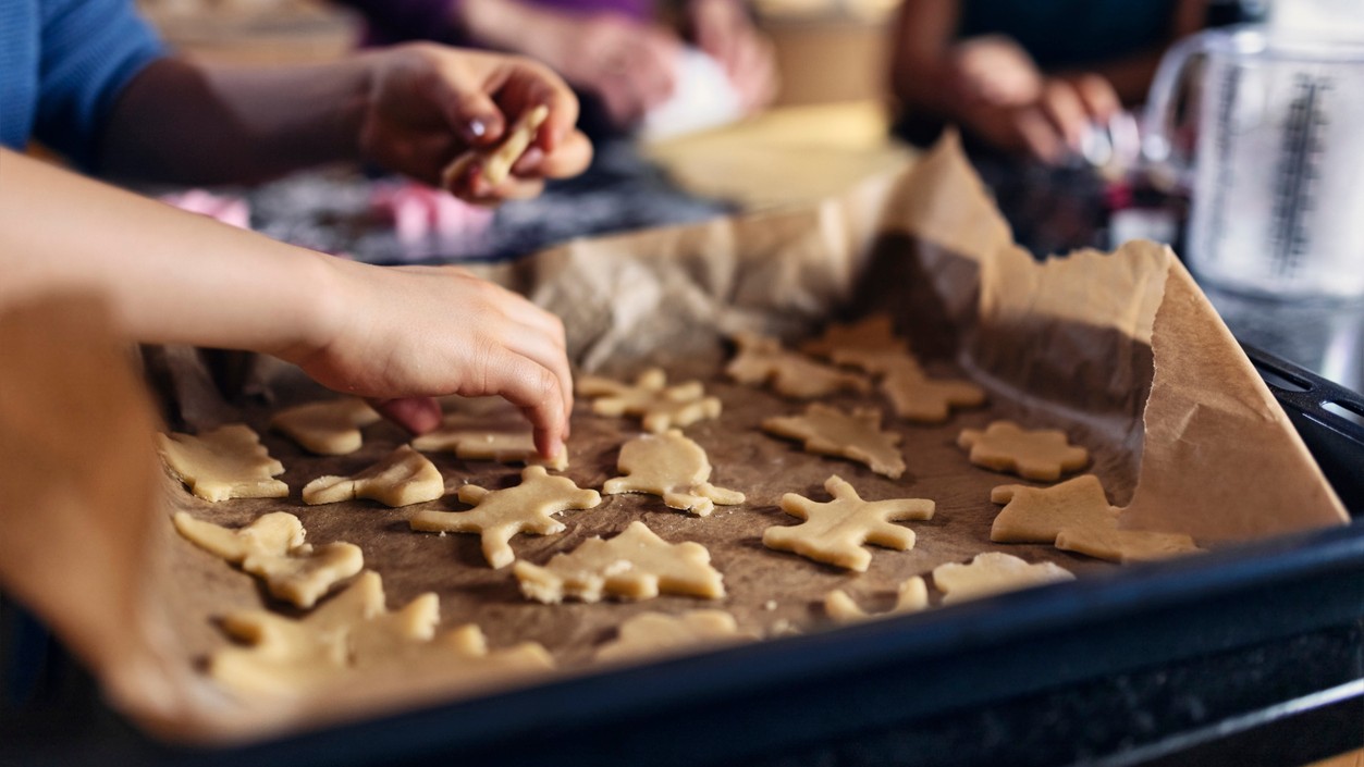 Papier na pečenie uľahčuje prácu v kuchyni.