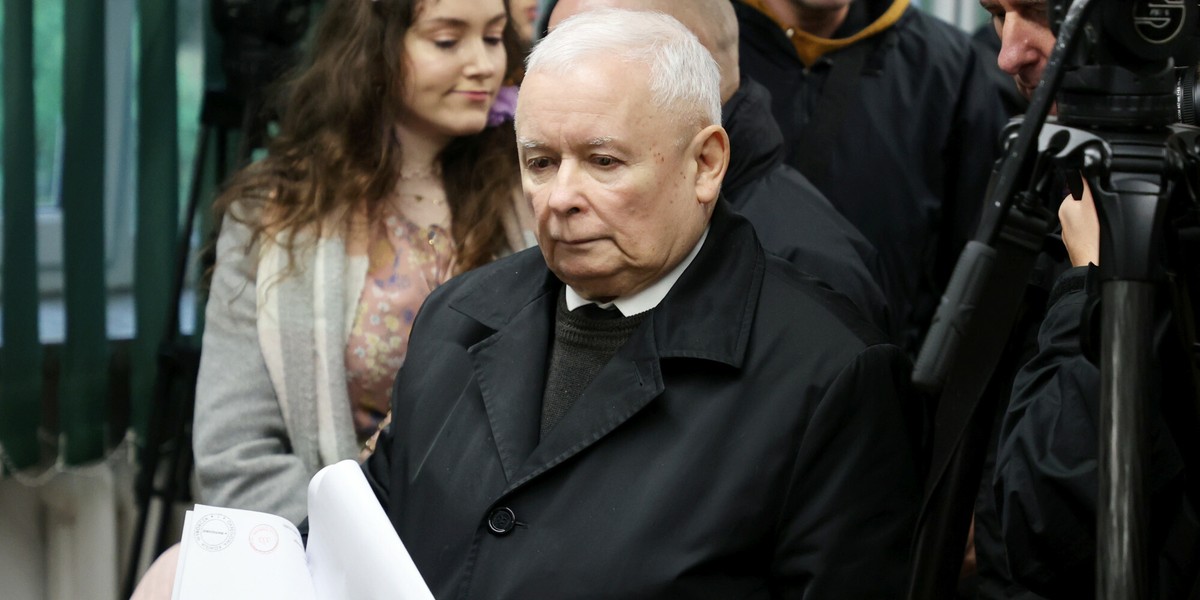 Jarosław Kaczyński podczas wyborów parlamentarnych.