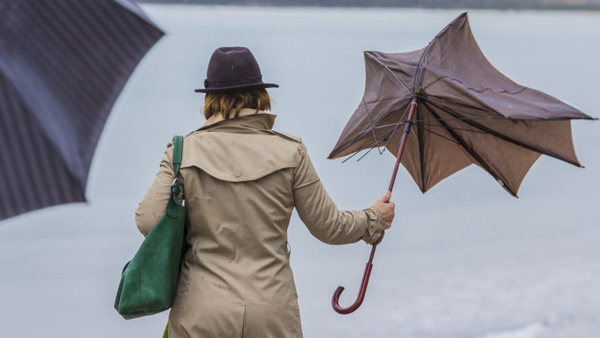 Met Office wydało dziś żółte ostrzeżenie dla mieszkańców stolicy w związku z silnymi wichurami, które zmierzają do południowej Anglii. W Londynie wiatr ma osiągnąć prędkość nawet 80 km/h.