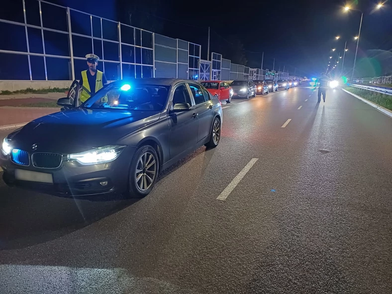 Nieoznakowane policyjne BMW zepsuło nastrój uczestnikom