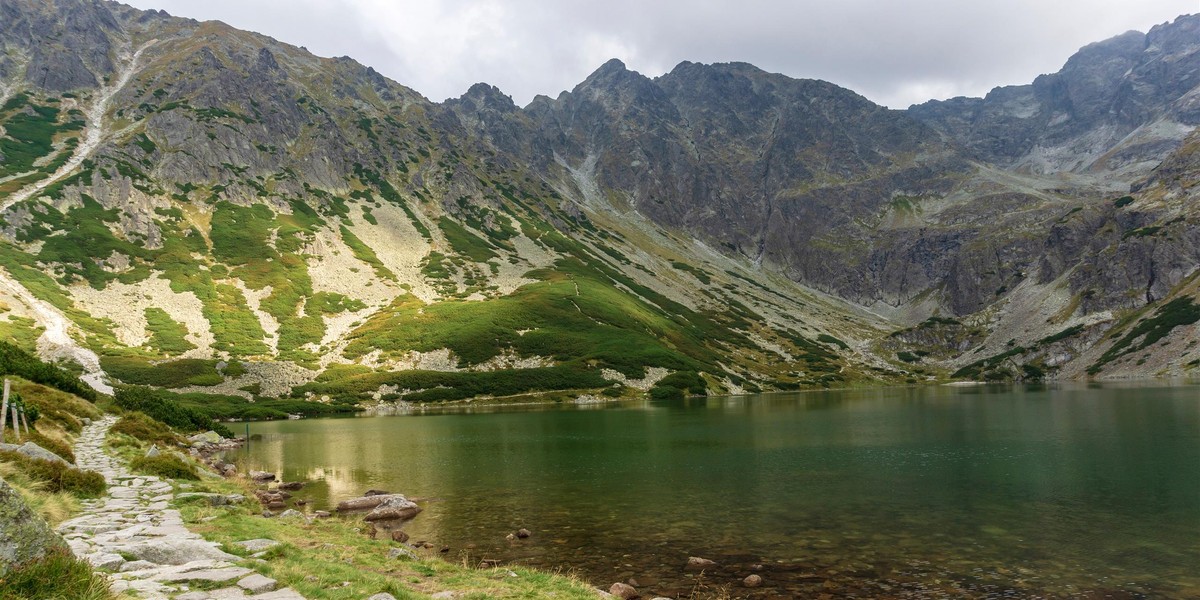 Tatry. Ciało młodego mężczyzny znalezione w Dolinie Pięciu Stawów Polskich.