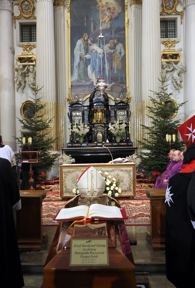 Tłumy wiernych pożegnały prymasa Glempa