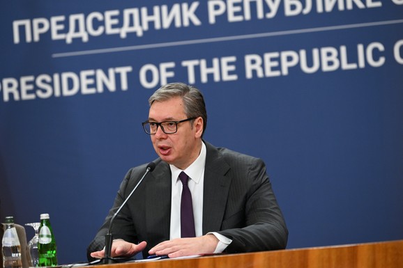 VUČIĆ NAJAVIO NOVI ZAKON "Ako je neko u stanju da počini krivično delo i posle toga mrtav hladan sedne i popije piće, i da pri tome čuvaš kriminalce, ti nemaš šta da tražiš u policiji"