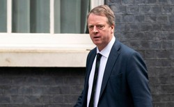 Kolejny członek brytyjskiego rządu z objawami koronawirusa