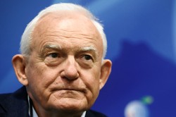 Leszek Miller: Kiedy Zachód wysyłał samoloty do Afganistanu, polski rząd bawił się na piknikach