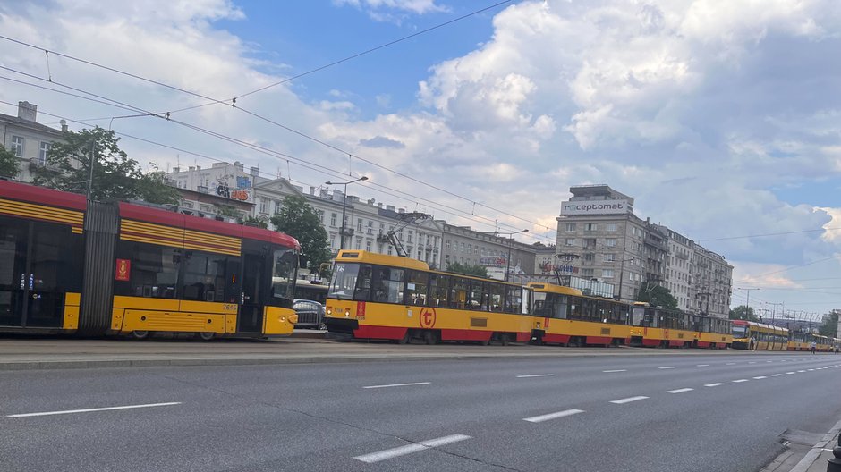 Tramwaje stoją w korku