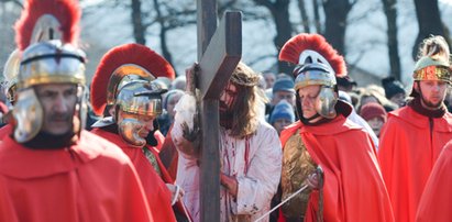 Najpiękniejsze kalwarie w Polsce. Kiedy można wziąć tam udział w Misteriach Męki Pańskiej?