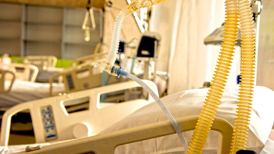 200 łóżek ze Szpitala Czerniakowskiego będzie przeznaczonych na walkę z COVID-19