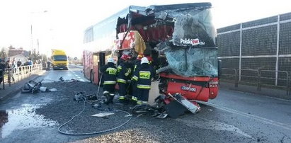 Masakra w Małopolsce! Autobus wjechał w TIR! Wielu rannych!