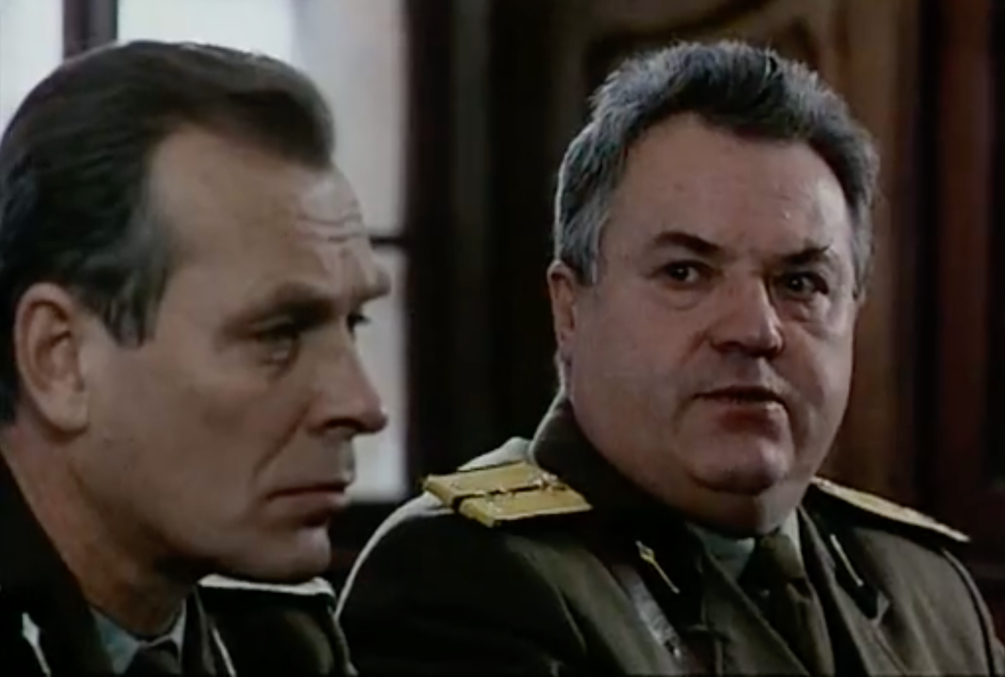 Českí herci Alois Švehlík a Bronislav Poloczek vo filme Černí baroni. 