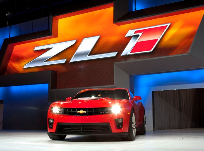 Oto chevrolet camaro ZL1 - amerykańska maszyna do produkcji adrenaliny i palenia opon; zadebiutowała podczas salonu samochodowego w Chicago. Dzięki doładowanemu silnikowi V8, o mocy 550 KM, model camaro ZL1 będzie najszybszym modelem w rodzinie camaro, jaki kiedykolwiek znalazł się w ofercie marki Chevrolet.