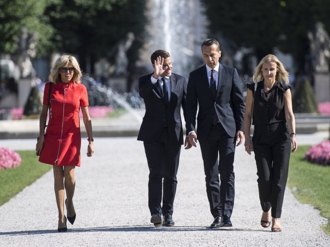 Brigitte i Emmanuel Macronowie oraz Christian Kern i Eveline Steinberger-Kern
