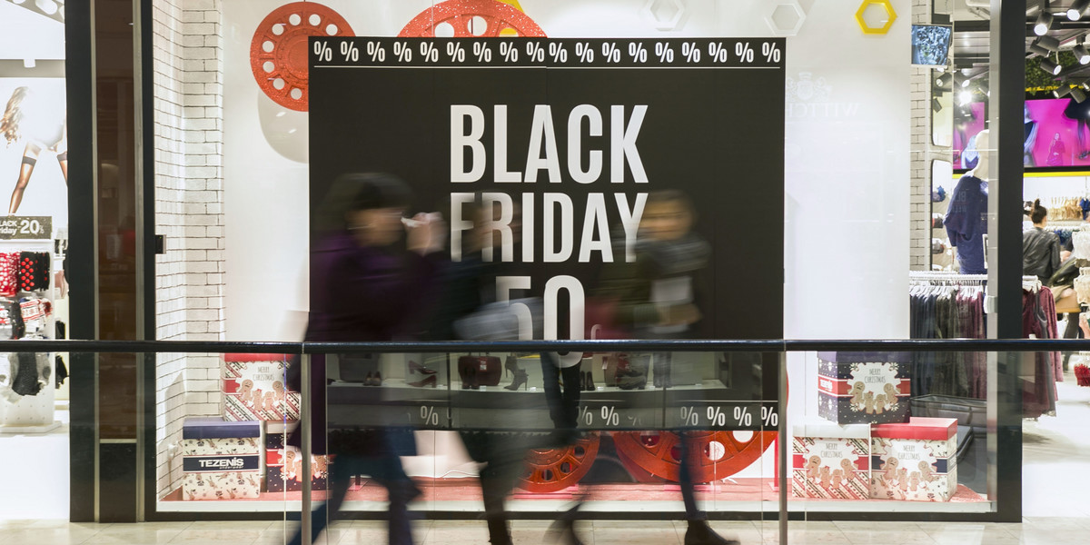 W tym roku ponad 60 proc. Polaków zamierza zrobić zakupy w ramach Black Friday. Wydadzą od 300 do 1000 zł. 