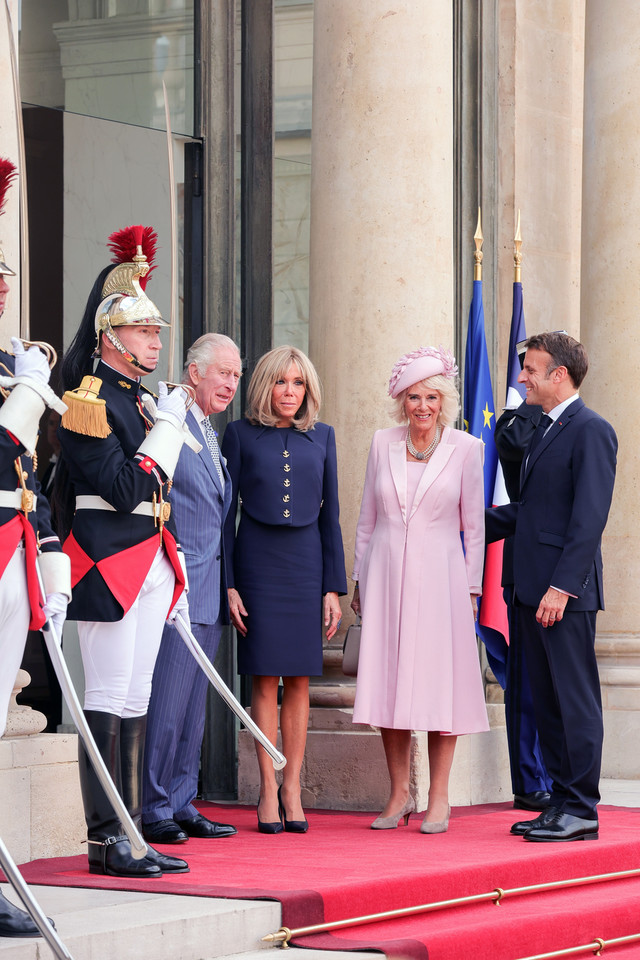 Król Karol III, Brigitte Macron, królowa Kamila, Emmanuel Macron