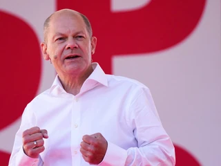 Obecnie największym wygranym przedwyborczego starcia w Niemczech jest kandydat na kanclerza z ramienia SPD, Olaf Scholz. Minister finansów i wicekanclerz jest nie tylko najbardziej popularny ze wszystkich polityków ubiegających się o urząd szefa niemieckiego rządu, ale również potrafi przekonać do siebie część zwolenników CDU