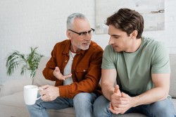 Dwie trzecie młodych dorosłych w Polsce mieszka z rodzicami. 70 proc. to mężczyźni