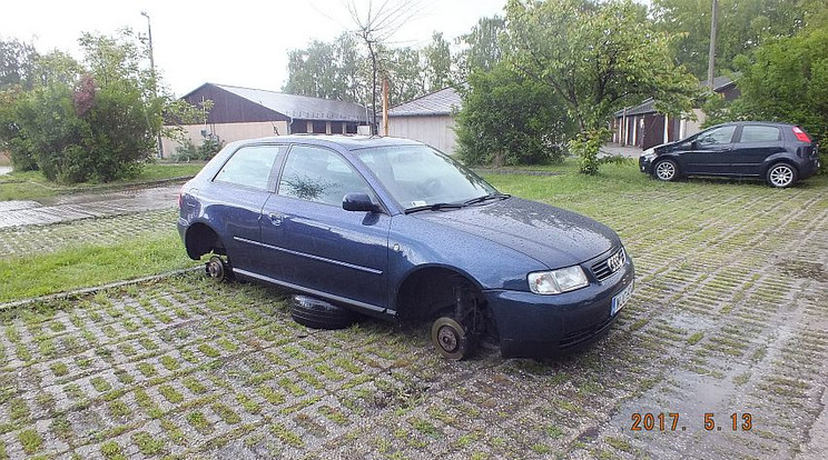 Hihetetlen látványt nyújtott így az autó /Fotó: Police.hu