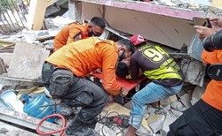 Trzęsienie ziemi na indonezyjskiej wyspie Celebes. Wiele ofiar śmiertelnych