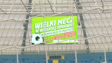 Dziennikarze niepokonani na Stadionie Śląskim. Zmiażdżyli polityków 6:1