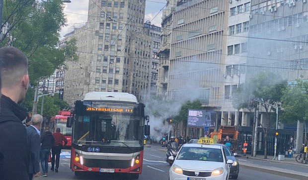 Zapalio se autobus 31 na Terazijama