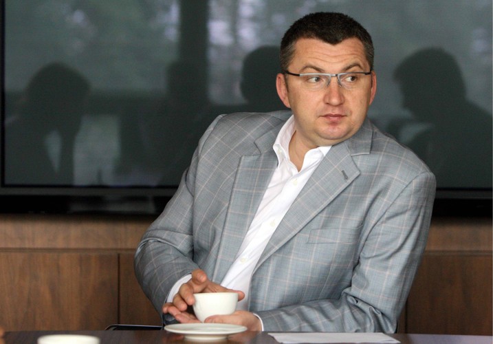 <b>6. Dariusz Miłek</b> - jego majątek jest szacowany na <b>3,1 mld zł.</b>
<br>
<br>
Nazywany królem butów”, Miłek jest jest założycielem największej sieci sprzedaży obuwia w Polsce - marki CCC.
<br>
<br>
Były kolarz, dziś sponsoruje grupę CCC Polsat Polkowice oraz żeńską drużynę koszykówki CCC Polkowice.