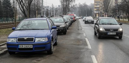 Zrobili sobie parking na dwupasmówce