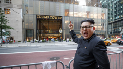 Ez durva: ez a férfi a megszólalásig hasonlít Kim Dzsong Unra – fotók