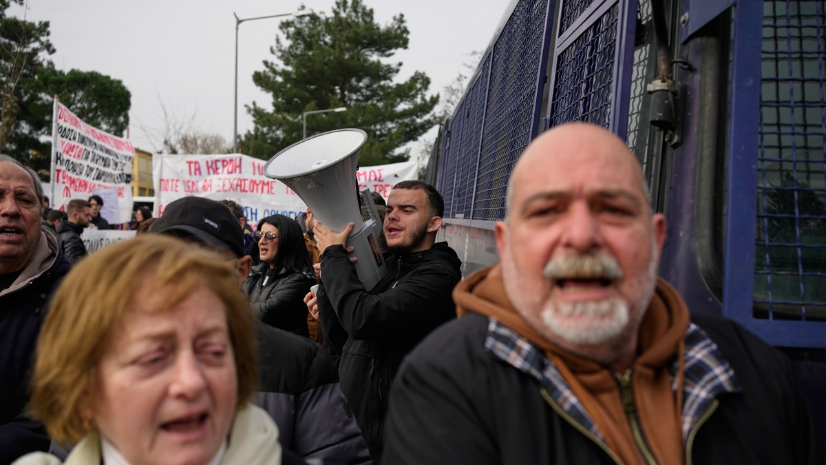 Protest ispred sudnice u Grčkoj