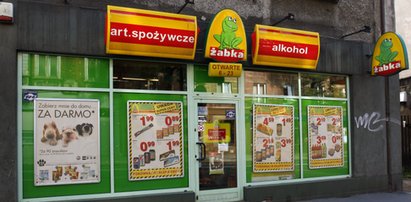 Żabka na sprzedaż! Kupi ją Biedronka?!