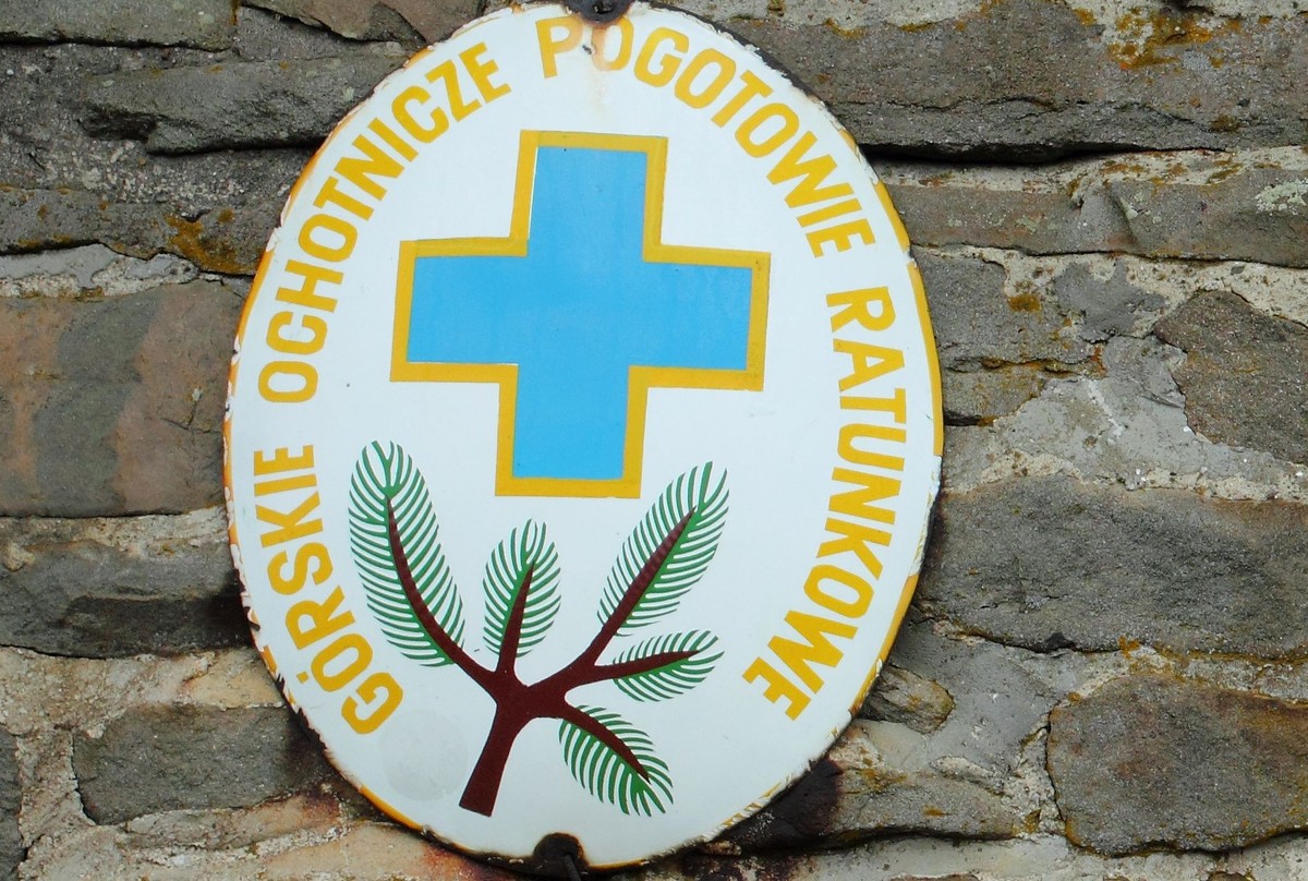 Dramatyczna akcja ratunkowa w Beskidach. Lawina uwięziła turystę