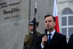 Kosiniak-Kamysz pod pomnikiem Witosa: Trzeba przywrócić braterstwo Polsce