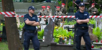 Policja zabezpiecza protest na cmentarzu. Brat ostro o ekshumacji