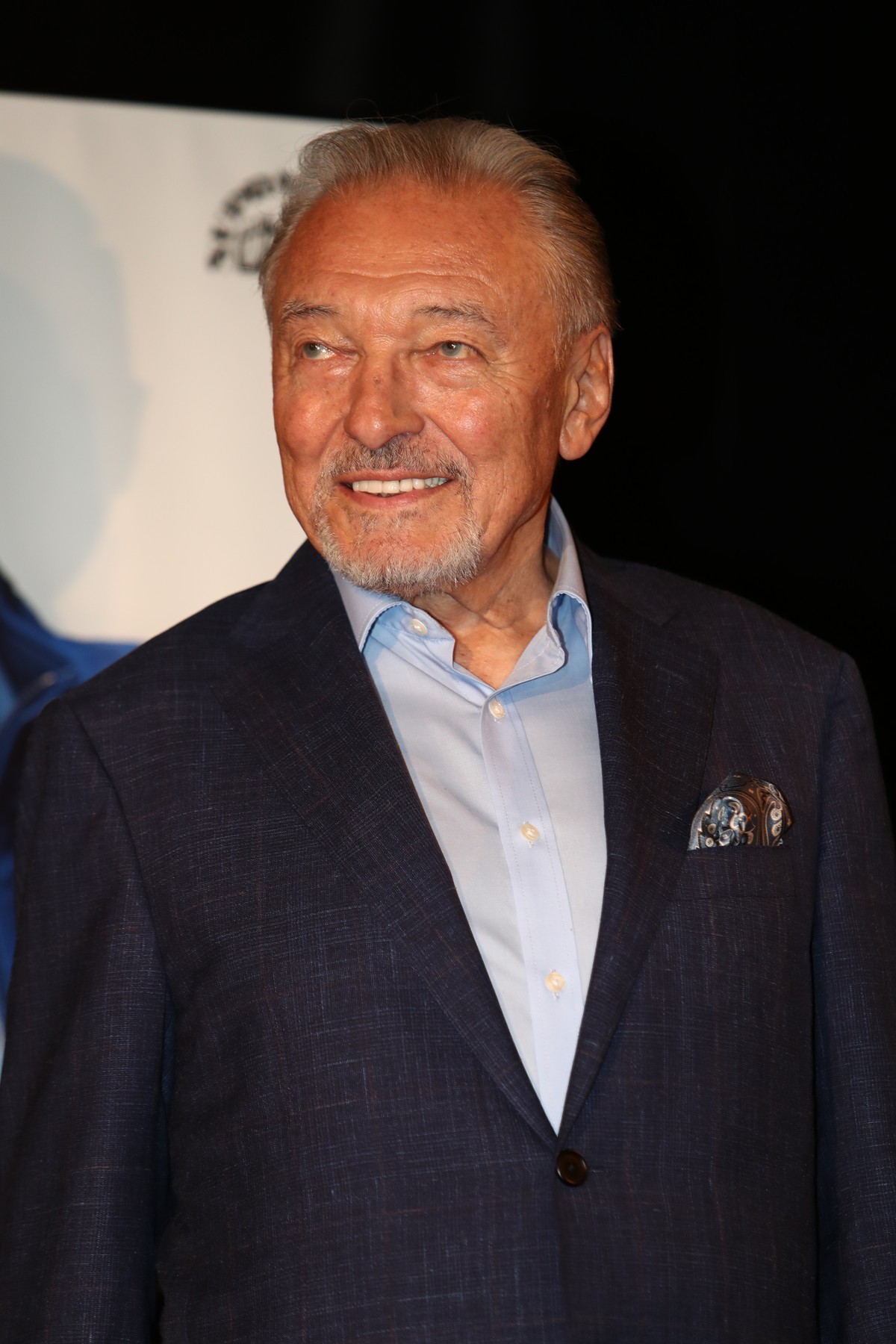 Český spevák Karel Gott.