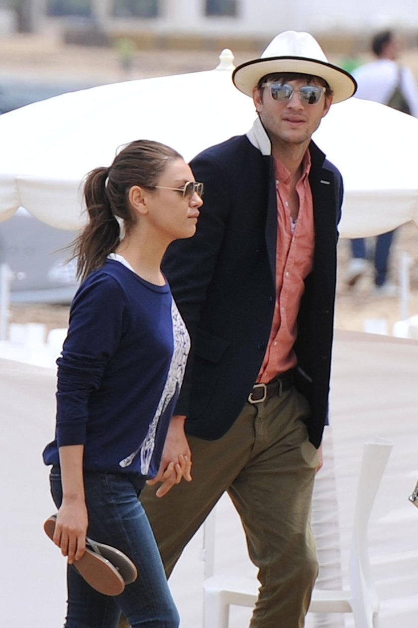 Mila Kunis i Ashton Kutcher na spacerze