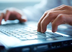 Internet jak bariera. Co w wirtualnym świecie potrafią zrobić młodzi, a co dorośli